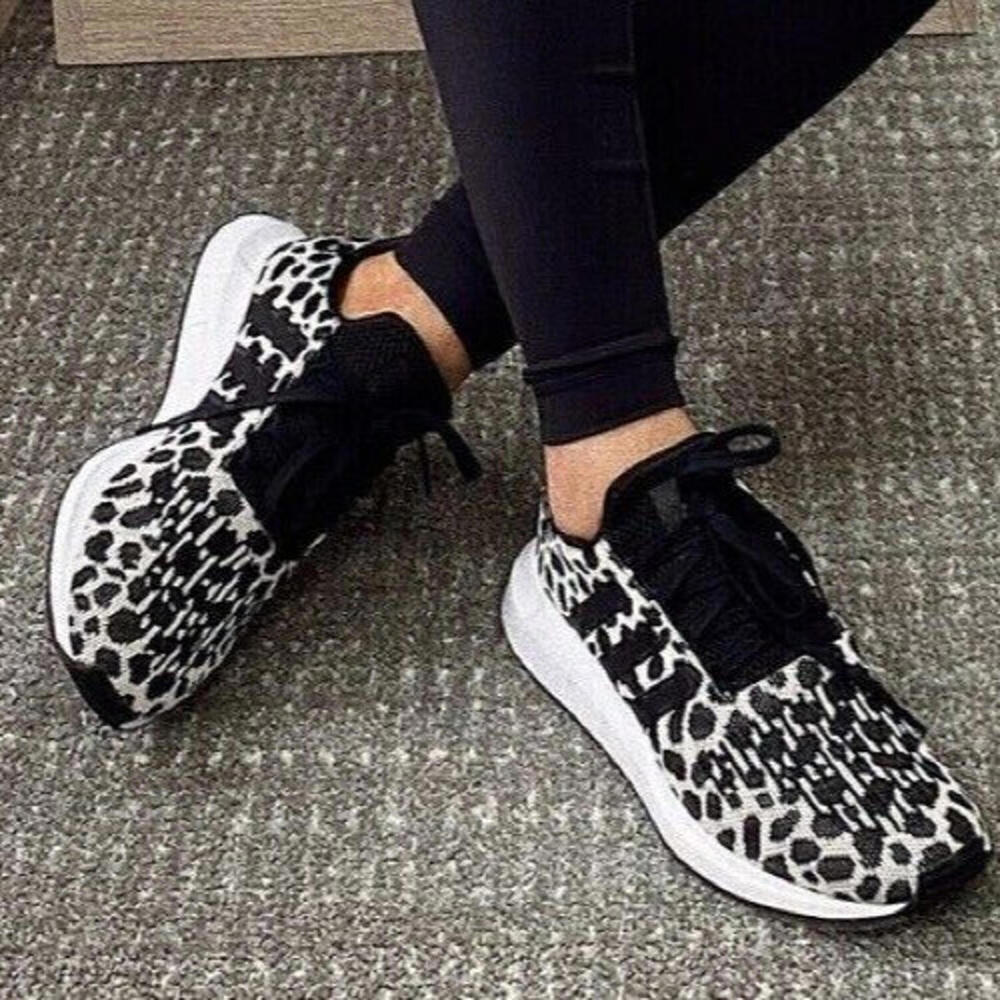 Adidas Originals Swift Run Shoes Women’s 6  Gray Leopard Print Running BD7962